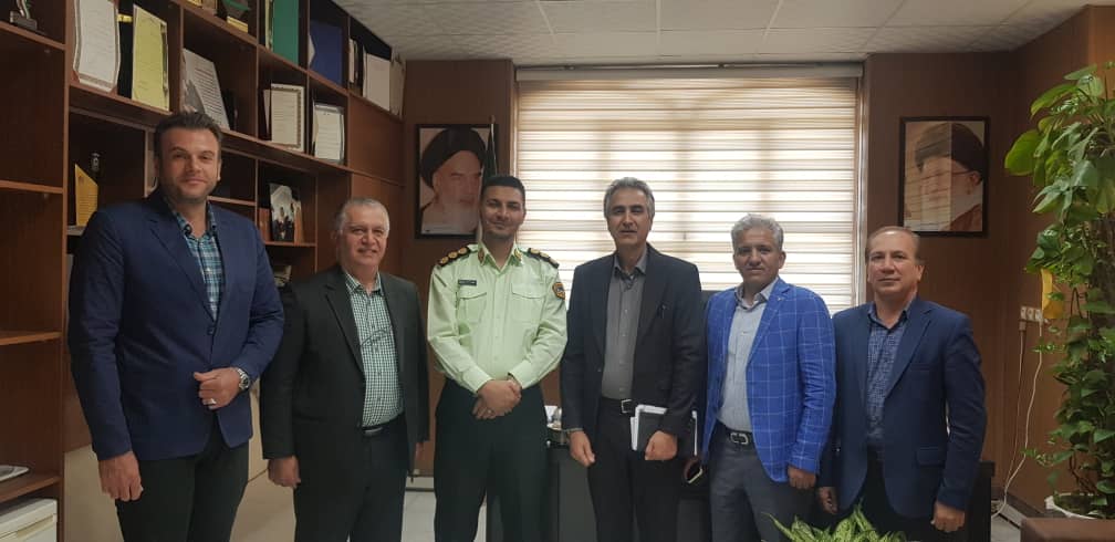 اعضای هیات رئیسه  اتحادیه صنف طلا و جواهر ، نقره ،سکه و ساعت شیراز به مناسبت هفته نیروی انتظامی با فرماندهی  پلیس اماکن شیراز  دیدار کردند